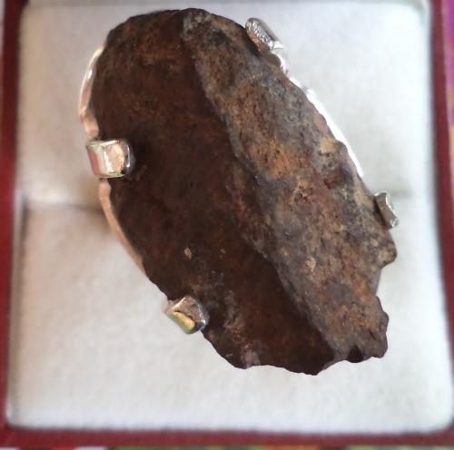 Anillo de plata con roca de meteorito condrit - Imagen 2