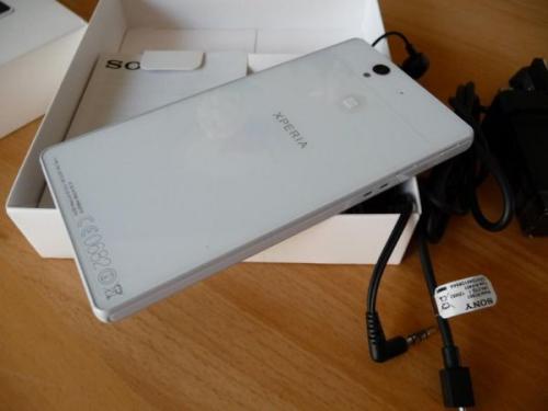 Sony Xperia z en blanco negro y prpura     - Imagen 1